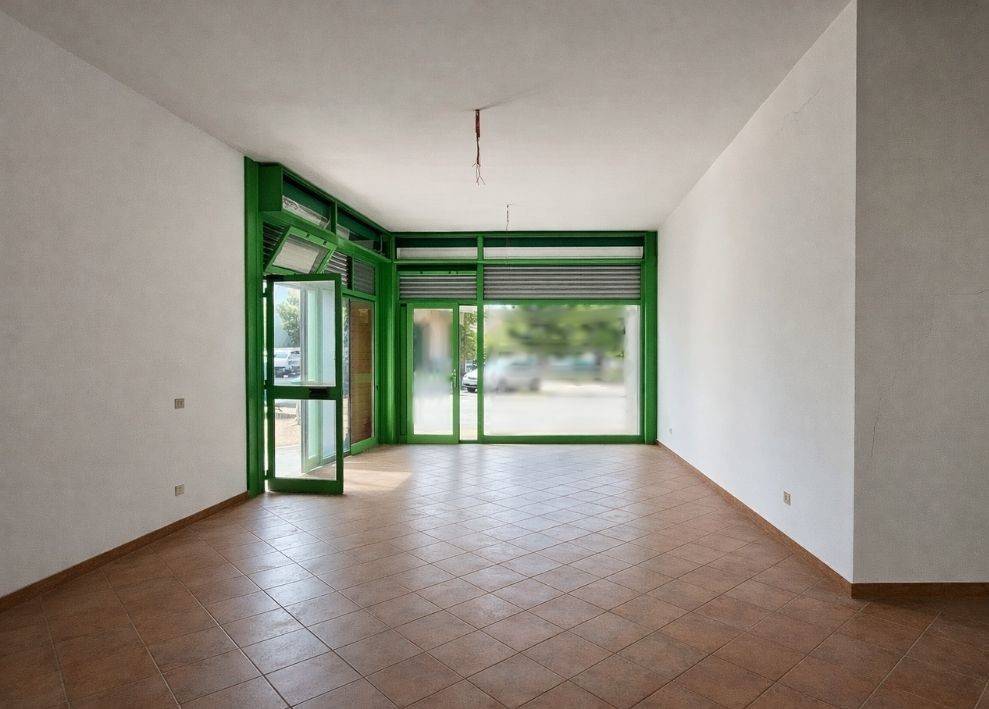 negozio in vendita a Roma in zona Acilia