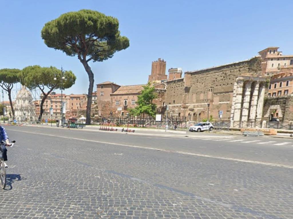 intera palazzina in vendita a Roma in zona Celio