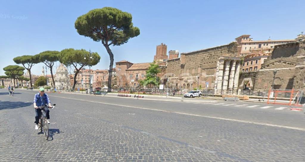 intera palazzina in vendita a Roma in zona Celio