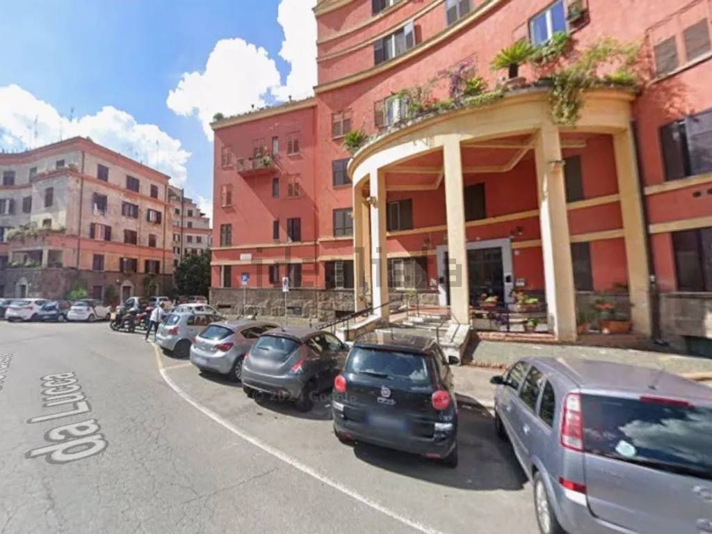 appartamento in vendita a Roma in zona Ostiense