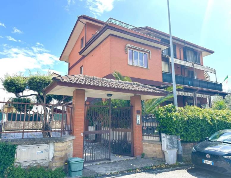 appartamento in vendita a Roma in zona Case Rosse