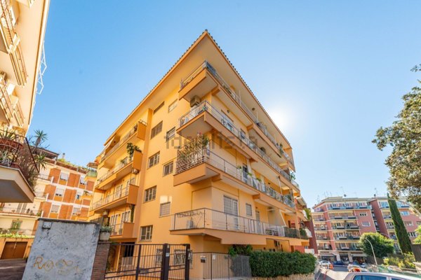 appartamento in vendita a Roma in zona Ardeatino