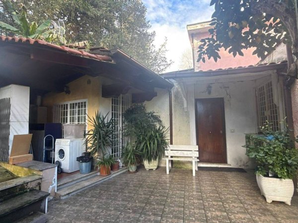 appartamento in vendita a Roma in zona Tomba di Nerone