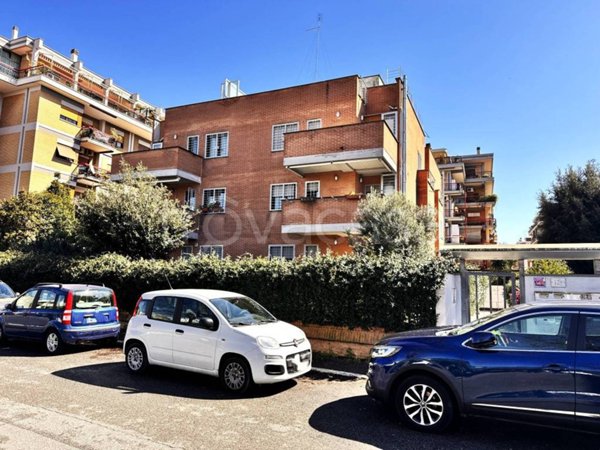 appartamento in vendita a Roma in zona Ostia