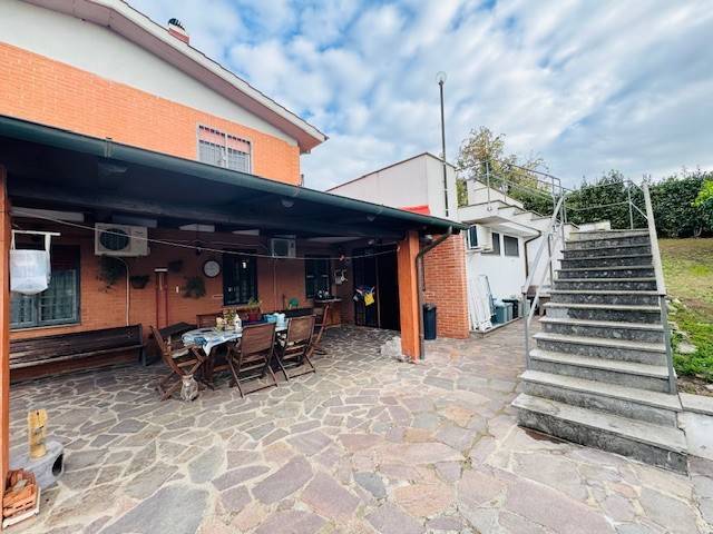 casa indipendente in vendita a Roma in zona Trigoria