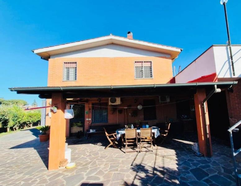 casa indipendente in vendita a Roma in zona Spregamore