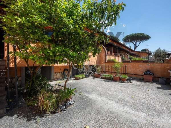 casa indipendente in vendita a Roma in zona Infernetto