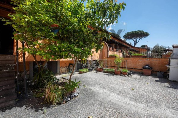casa indipendente in vendita a Roma in zona Infernetto