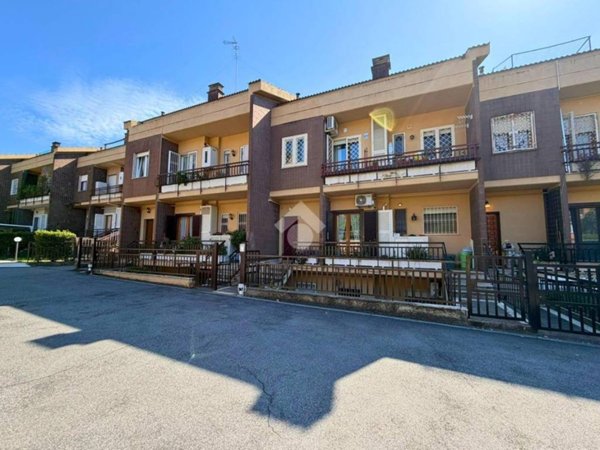 appartamento in vendita a Roma in zona Vitinia