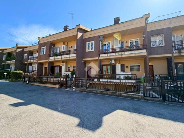 casa indipendente in vendita a Roma in zona Vitinia
