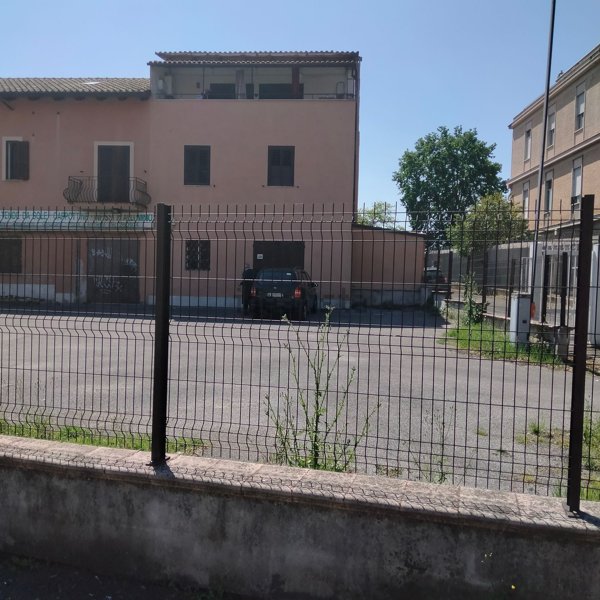 ufficio in vendita a Roma in zona Torre Maura