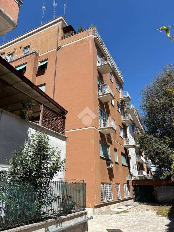 appartamento in vendita a Roma in zona Appio Latino
