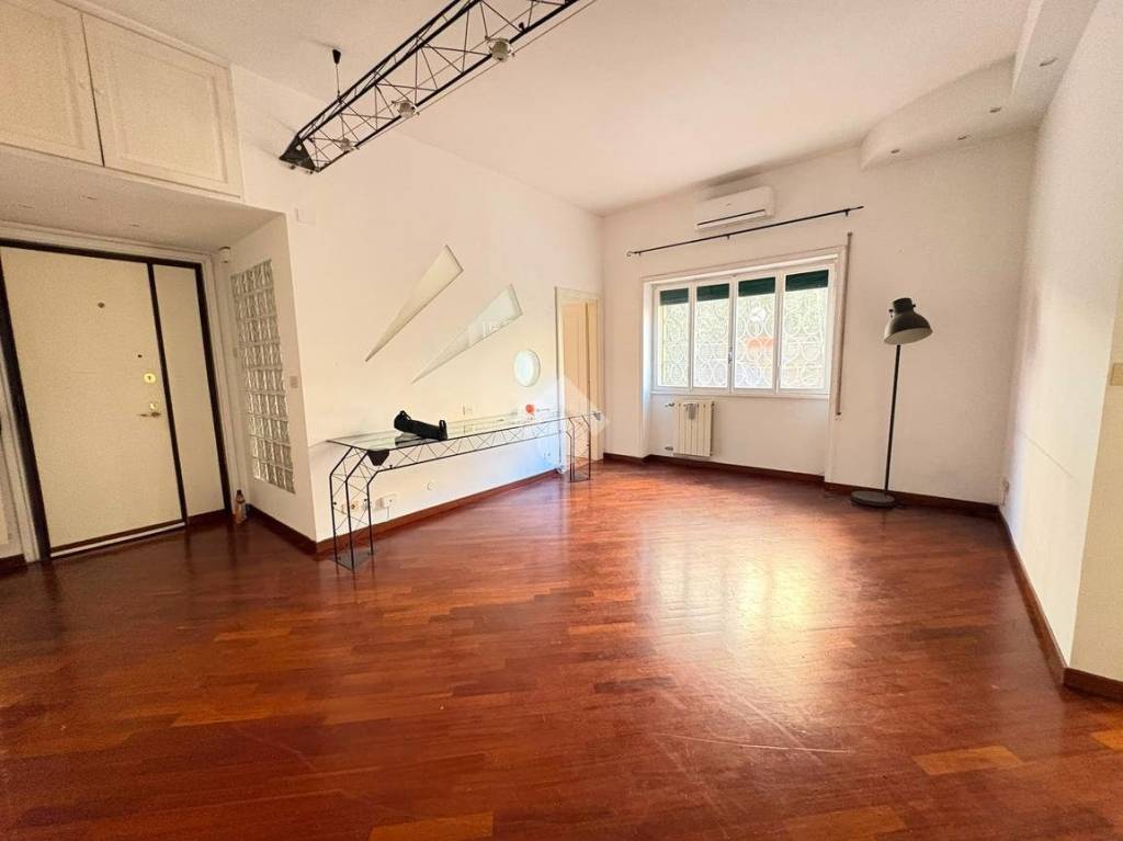 appartamento in vendita a Roma in zona Appio Latino