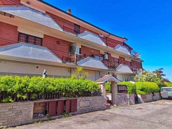 appartamento in vendita a Roma in zona Casal Morena