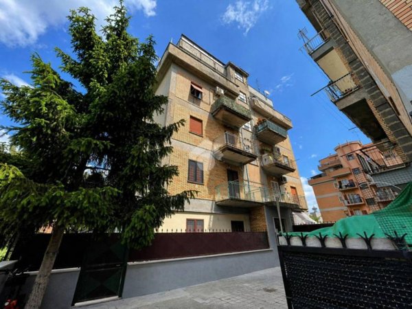 appartamento in vendita a Roma in zona Torre Maura