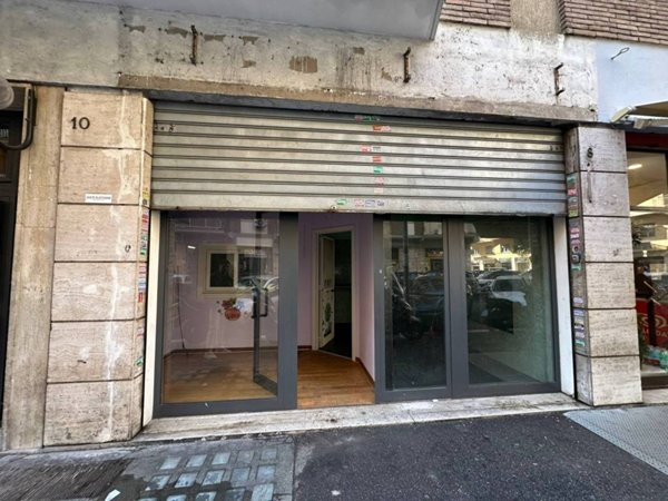 negozio in vendita a Roma in zona Portuense