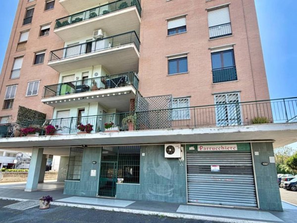 appartamento in vendita a Roma in zona Torre Angela