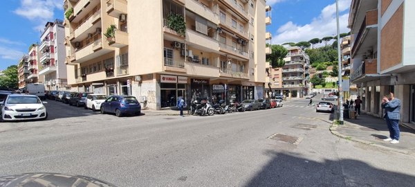 locale commerciale in vendita a Roma in zona Aurelio