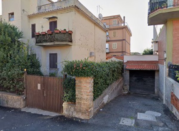 appartamento in vendita a Roma in zona Finocchio