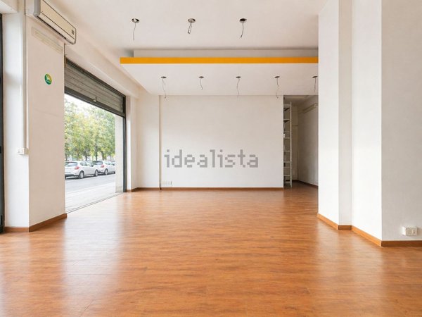 locale commerciale in vendita a Roma in zona Ostia