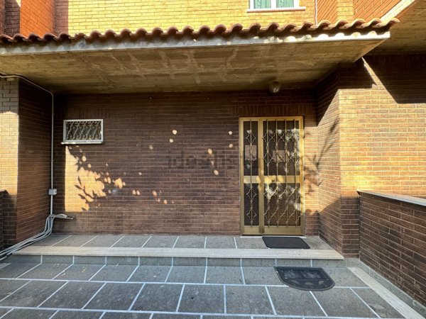 appartamento in vendita a Roma in zona Torre Angela