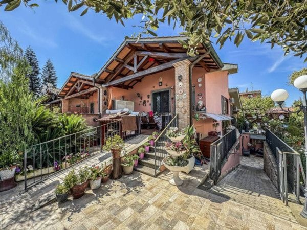 casa indipendente in vendita a Roma in zona Infernetto