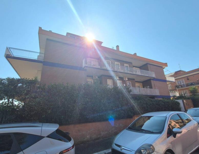 appartamento in vendita a Roma in zona Giuliano Dalmata