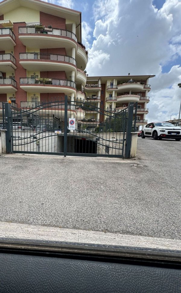 locale di sgombero in vendita a Roma in zona Mezzocammino