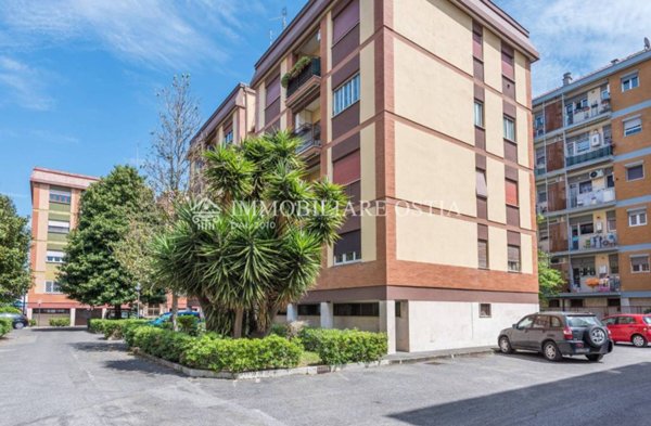 appartamento in vendita a Roma in zona Ostia