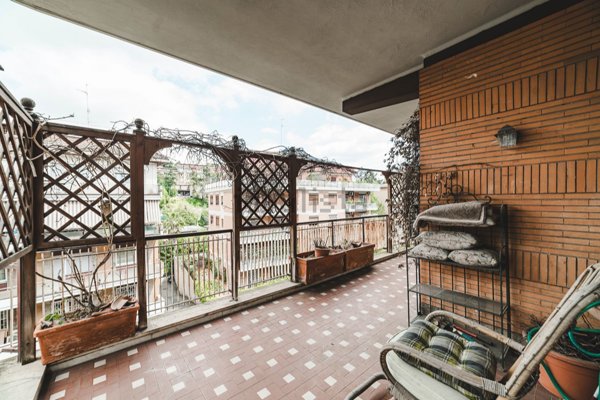 appartamento in vendita a Roma in zona Tomba di Nerone