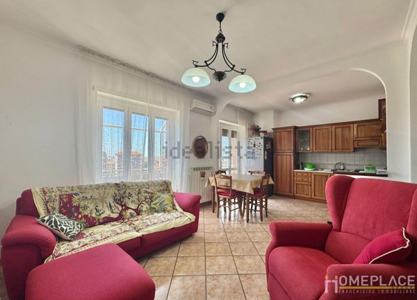 appartamento in vendita a Roma in zona Torre Spaccata