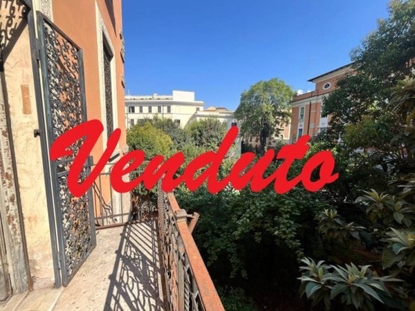 appartamento in vendita a Roma in zona Esquilino