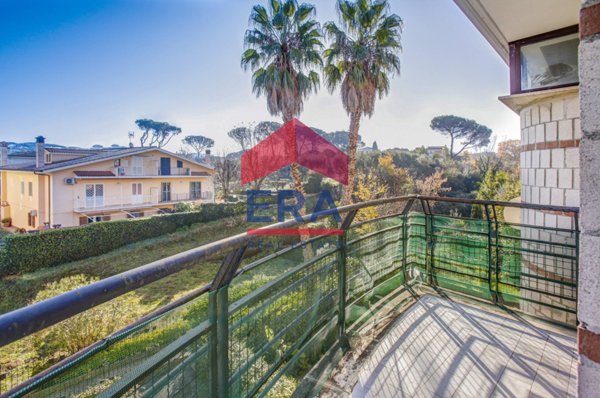 appartamento in vendita a Roma in zona Torrione Cerquetta