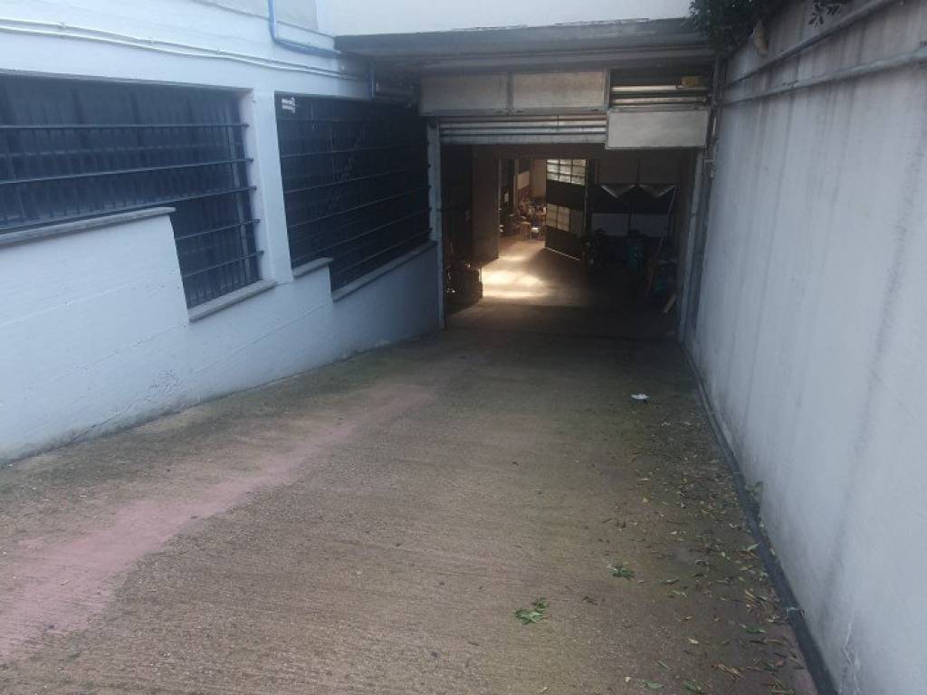 negozio in vendita a Roma in zona Finocchio