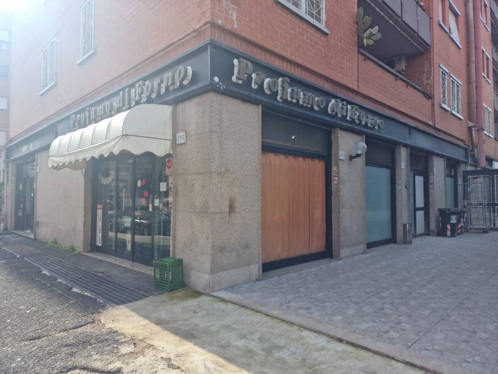 negozio in vendita a Roma in zona Ponte Mammolo
