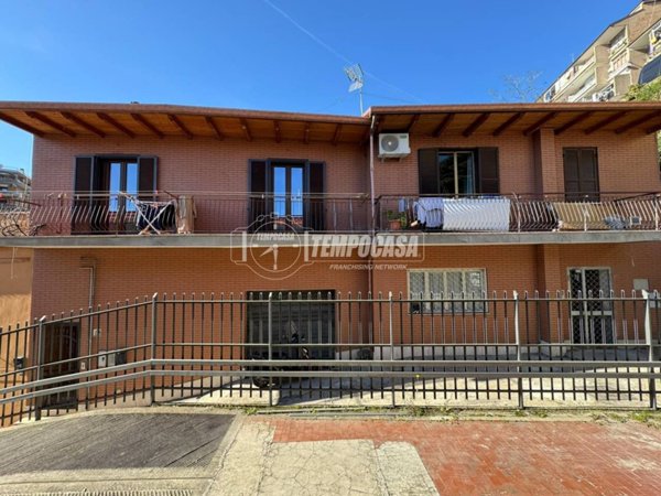 casa indipendente in vendita a Roma