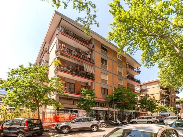 appartamento in vendita a Roma in zona EUR