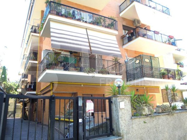 appartamento in vendita a Roma in zona Tomba di Nerone
