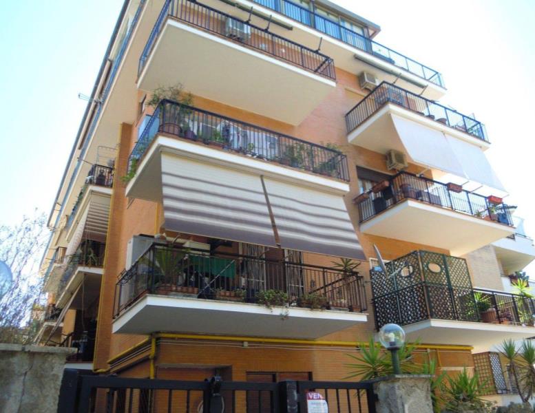 appartamento in vendita a Roma in zona Tomba di Nerone