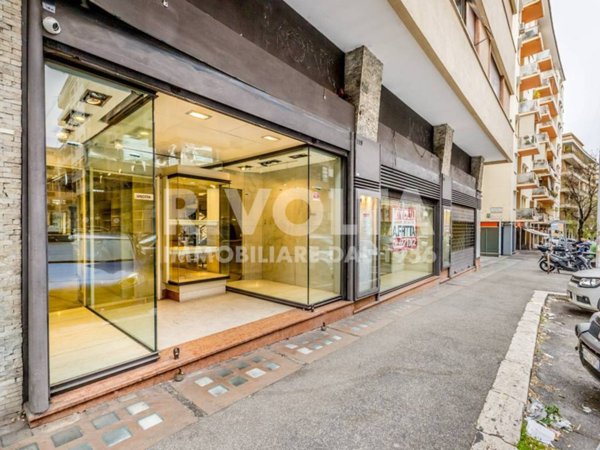 negozio in vendita a Roma in zona Trieste
