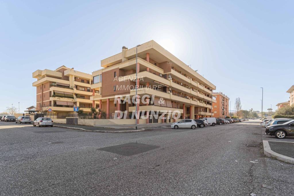 appartamento in vendita a Roma in zona Finocchio