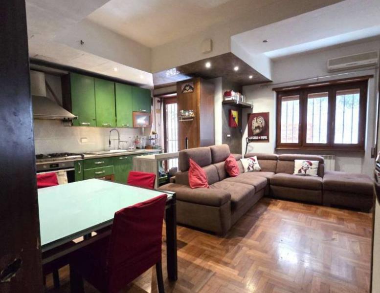 appartamento in vendita a Roma in zona Appio Claudio