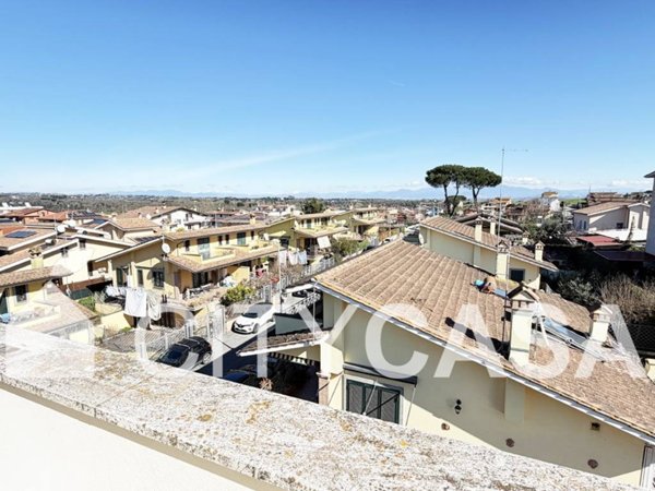 appartamento in vendita a Roma in zona Valle Muricana