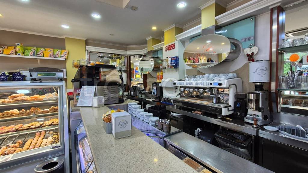 negozio in vendita a Roma in zona Primavalle