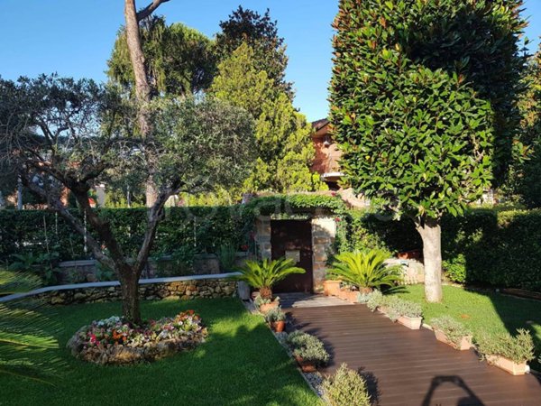 casa indipendente in vendita a Roma in zona Appio Pignatelli