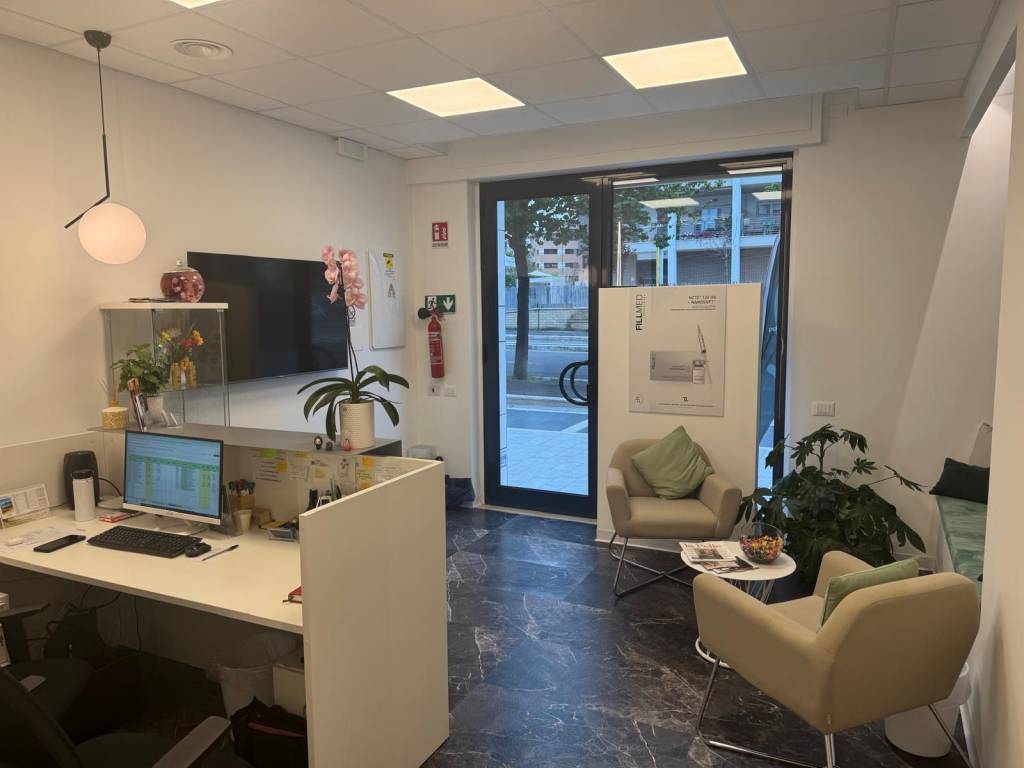 negozio in vendita a Roma in zona Mezzocammino
