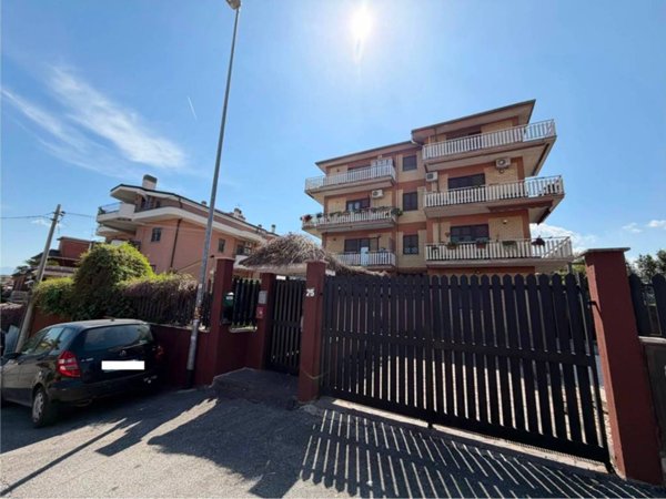 appartamento in vendita a Roma in zona Finocchio