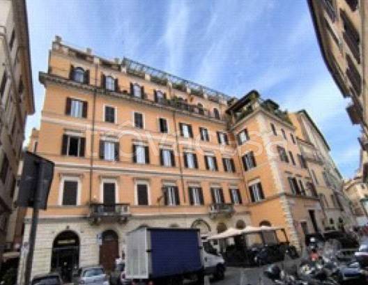 appartamento in vendita a Roma in zona Trevi-Colonna