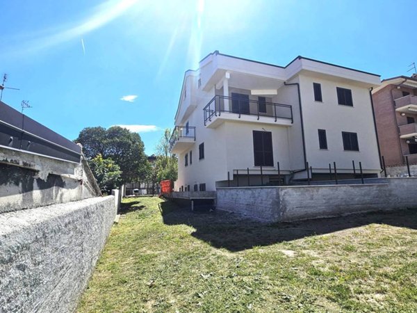 appartamento in vendita a Roma in zona Borghesiana