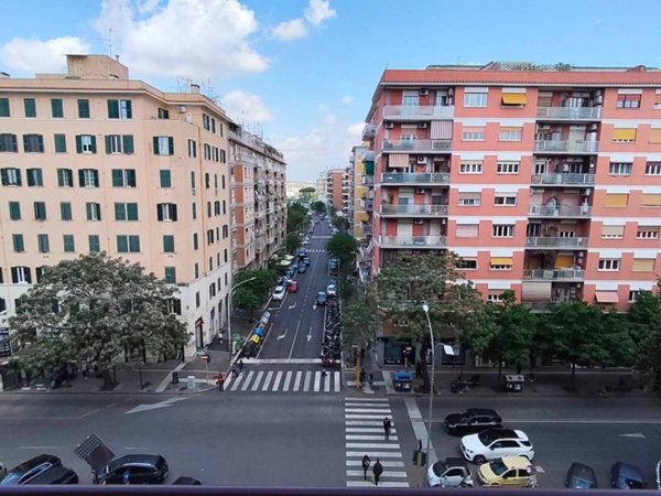 appartamento in vendita a Roma in zona Ostiense